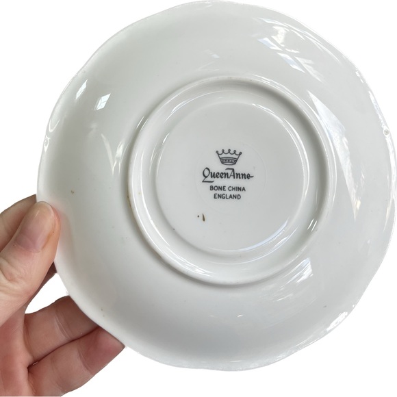 🎈2/$30 - QUEEN ANNE Fine Bone China Teacup & Saucer Set. Made in England. - Picture 6 of 6